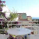 Zora Guest house 3*