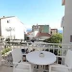Guest house Zora Makarska