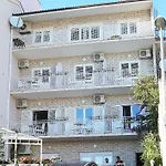 Guest house Zora Makarska