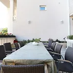 Guest house Zora Makarska