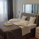 Zora Pensión 3*