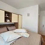 Zora Pensión 3*